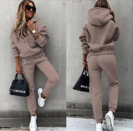 Women's Hooded Sweatshirt & Jogger Set | Stylish Sports Suit for Active Lifestyles
